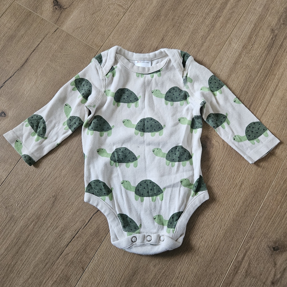 Hanna Andersson Cream Turtle Long Sleeve Onesie